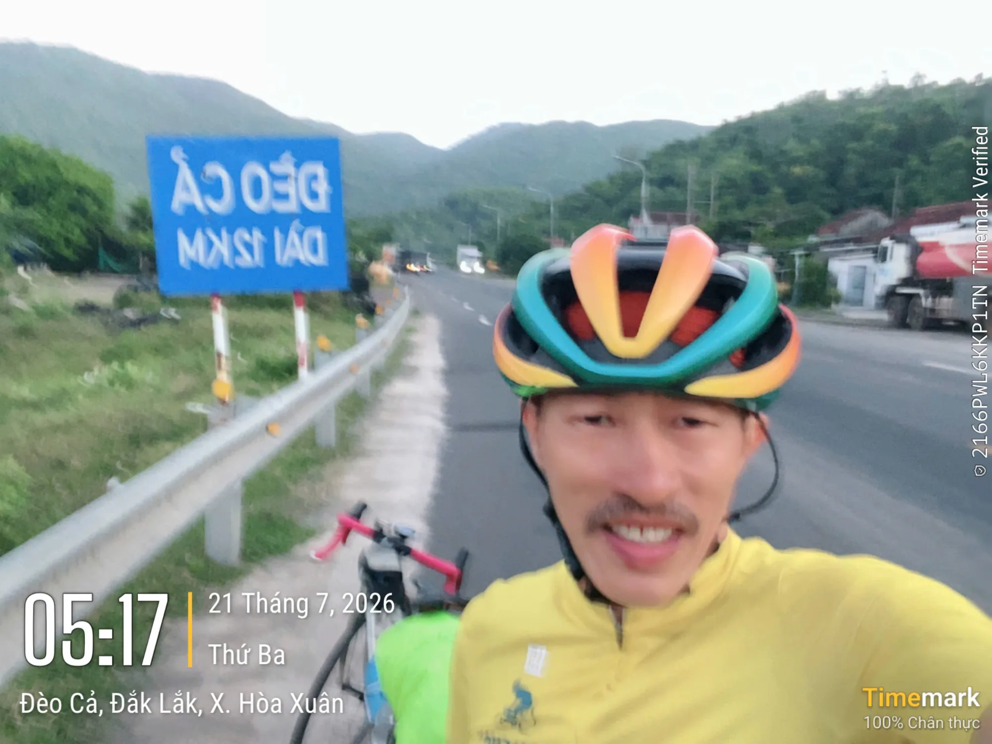 Người Hạ Long đạp xe xuyên Việt: Từ Đèo Cả đến những cánh đồng điện gió Bình Thuận